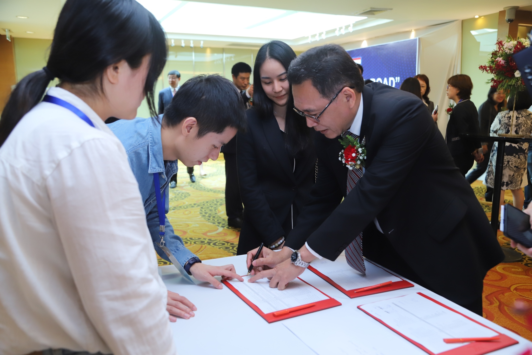 The belt and road 191203 0017