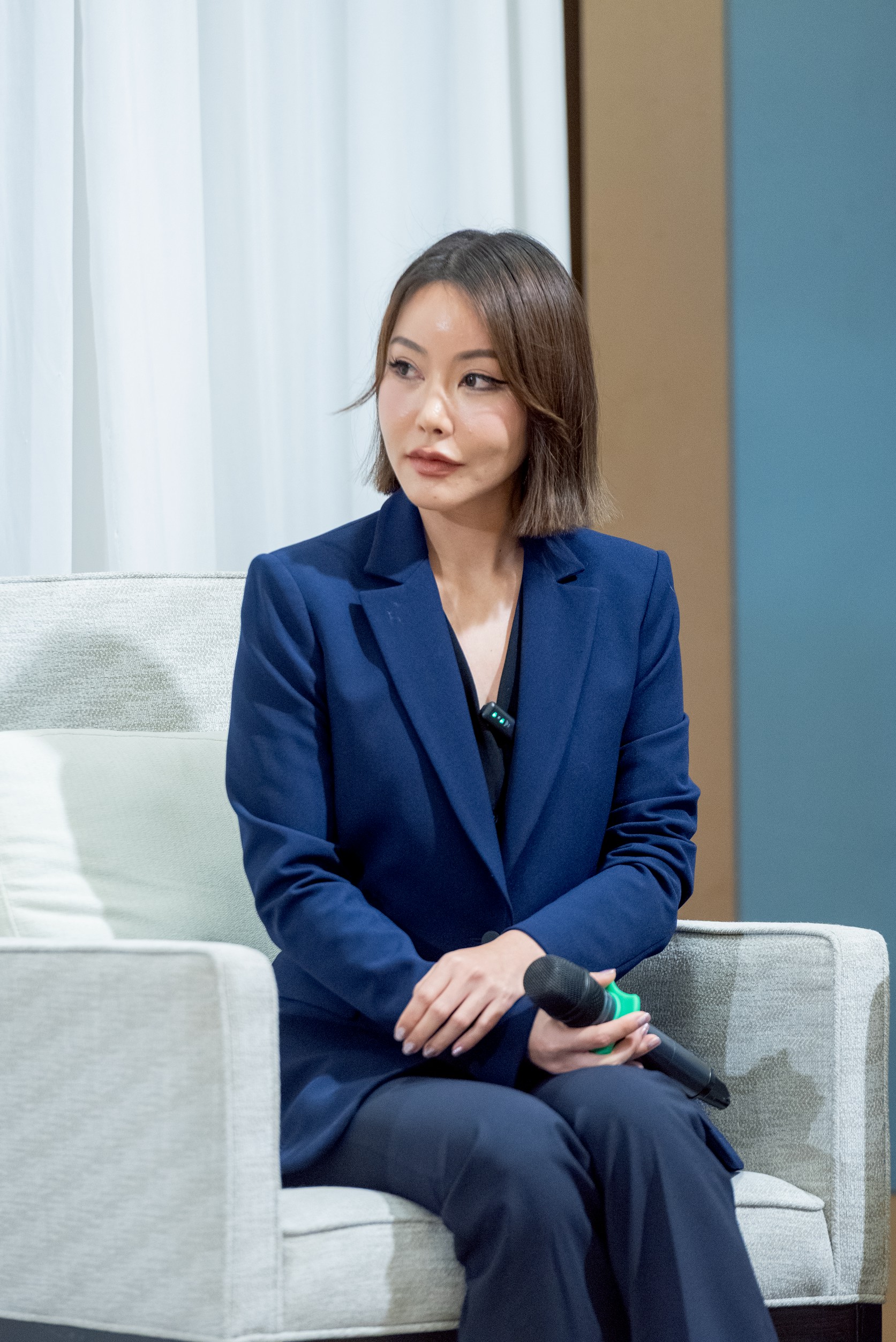 9 คุณวัชรา ลี้โกมลชัย