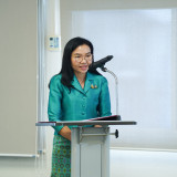 &quot;วราภรณ์&quot; ที่ปรึกษาด้านระบบบริหารการอุดมศึกษาฯ รับมอบทุนการศ ... Image 1